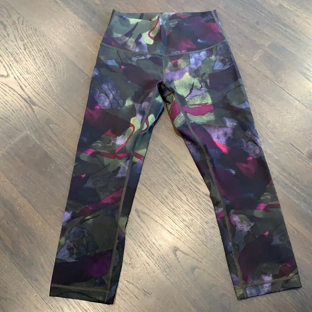 RARE Lululemon Wunder Under Crop New 6